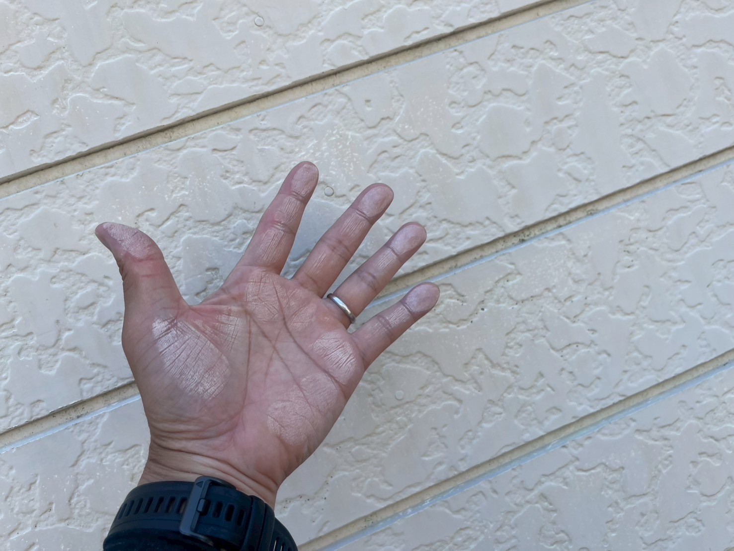 外壁が汚れる原因とは？ 🏠💦